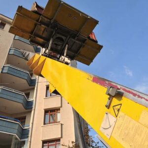 إدارة نقل الأثاث داخل المدن الكبرى: التحديات والحلول العملية